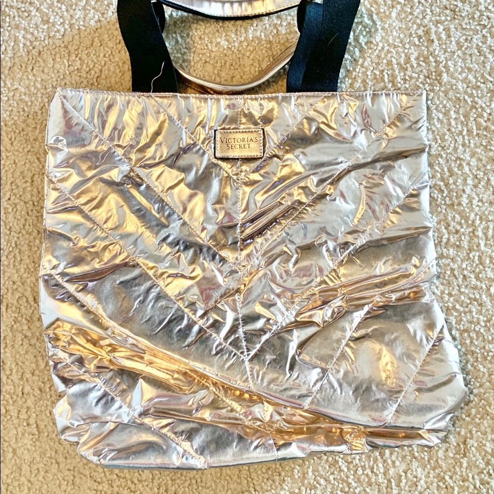 Shiny puffer tote